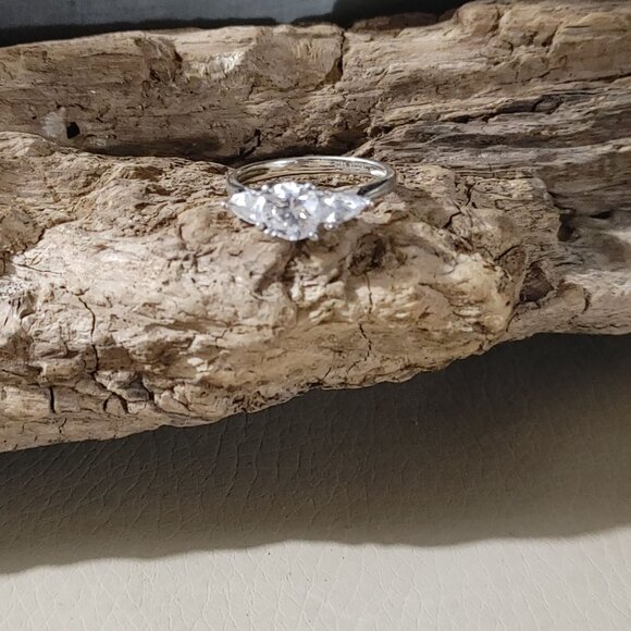 Jeulia Engagement 925 Sterling Silver Ring Round Pear Shaped Three Stone Size 9 - Picture 6 of 14